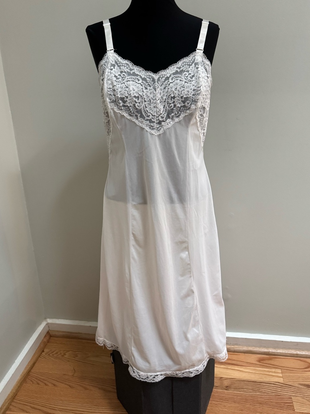 Vintage Wonder Maid White Slip Dress Size 38 w/ ILGWU Union Tag USA